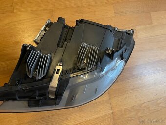 Pravé světlo bmw f10-f11 - 4
