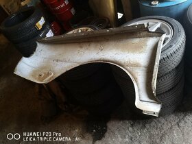 Pravý přední blatník na Škoda 105, 120 garde - 4