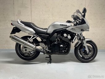 YAMAHA FZS 600 FAZER - 4