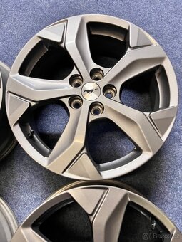 5x108 R18 Originál Alu Mustang Mach Electric 2022 - TOP STAV - 4