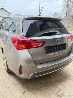 Toyota Auris 1.8 hybrid 2014r - 4