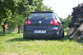 Prodám vw golf 5 1.6 fsi 85 kw na díly nebo kutila - 4