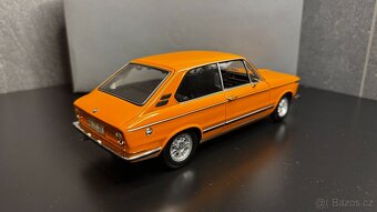 BMW 2000 Tii Touring BMW collection model 1/18 - 4