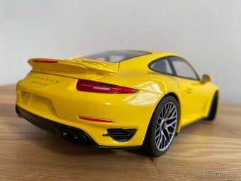 Porsche 911 (991) Turbo S 1:18 Minichamps - 4