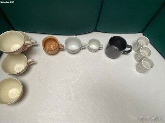 hrnků – různé druhy, barvy a tvary (komplet) - 4