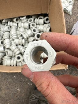 Průchodky na kabely různé průměry - 4