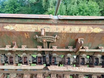 Historický secí stroj - 4