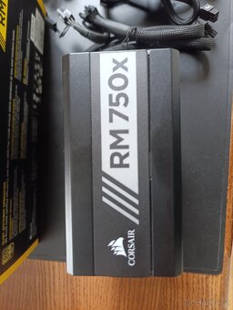 Prodám zdroj 750 Corsair golden - 4