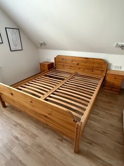 Masivní borovicová postel 180x210cm + matrace + noční stolky - 4