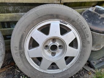 Prodám alu kolo na VW Golf 2 s pneu Goodyear - 4
