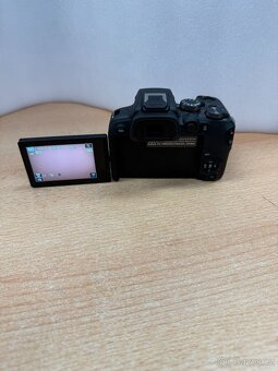 Prodam fotak CANON R10 - 4