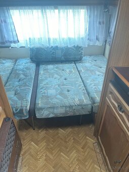 Zahrada na losech s karavanem - 4