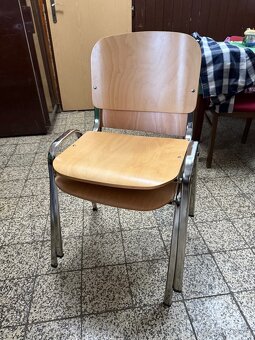 stohovatelné židle dřevěné 14 ks ( jako nové ) - 4