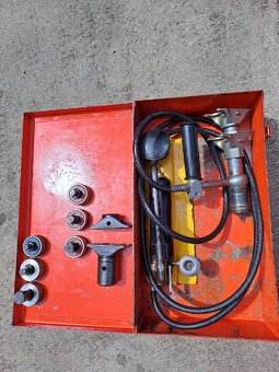 Rehau hydraulický lis - 4