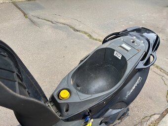 Skútr Malaguti F18 Warrior 125 - 4