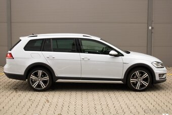 Volkswagen Golf - 4