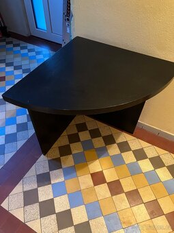 Skříňky a stůl za odvoz - 4