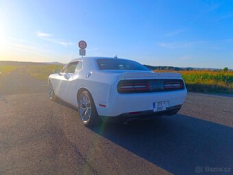 Dodge Challenger 5.7 HEMI R/T - 4