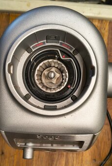 mlýnek na kávu Sage BCG820 Smart Grinder Pro - 4