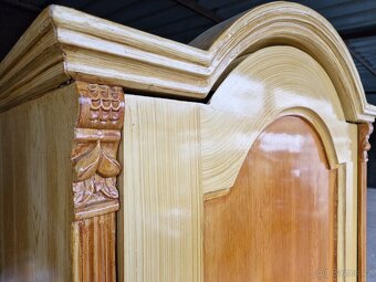 Staré skříně a komoda - 4