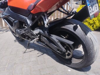 Yamaha R1 - 4