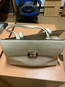 GUESS - 4