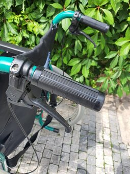invalidní vozík Otto Bock má i brzdy pro doprovod - 4