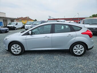 FORD FOCUS 1.6i 77KW HATCHBACK 2011 102TKM - 4