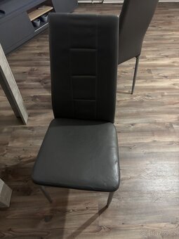 Prodám jídelní stůl + 3 židle - 4