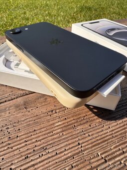 Apple iPhone 16e, 128GB, černý - 4