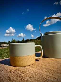 Moderní keramická čajová souprava – konvice a 2 hrnky - 4