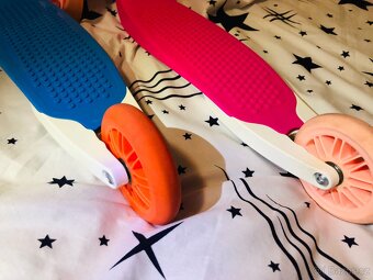 Prodám dětskou koloběžku OXELO DECATHLON - 4