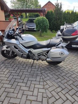 Yamaha FJR 1300 - 4