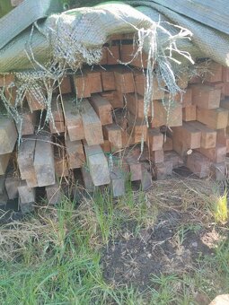 Prodám vyschlé trámy, fošny , střešní latě - 4