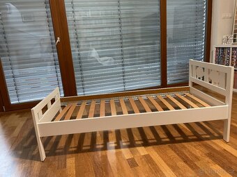 Prodám dětskou dřevěnou postýlku IKEA - 4
