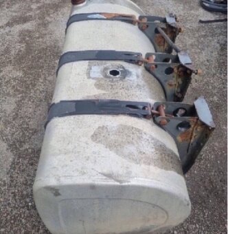 Nádrž Volvo Renault na prodej 700litru - 4