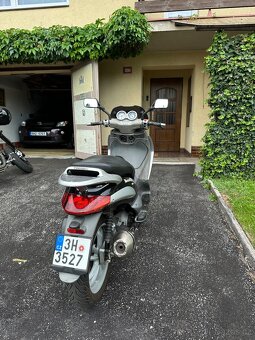 Piaggio Beverly 200 - 4