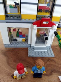 LEGO Creator Expert 40305 Miniaturní Lego obchod - 4