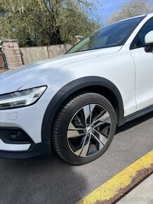Volvo V60 Cross Country D4 AWD 2.0 140kw automat 4x4 - 4