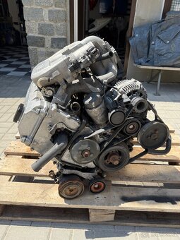 Motor bmw m43b16 74kw a převodovka 318i - 4