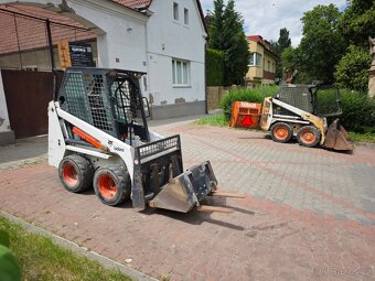 Smykový nakladač Bobcat 453 - 4