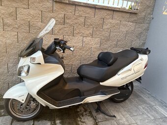 Suzuki Burgman 650 excutive 2010 - 4