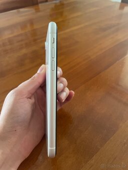 Apple iPhone XR - 4