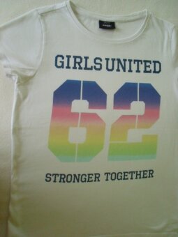 TRIČKA - BEZVADNÝ STAV - kus za 30 Kč - 4