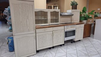 Bílá rustikální kuchyňská linka - 4