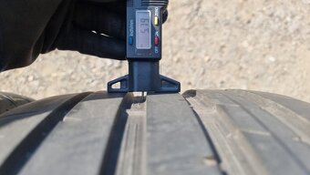 Letní pneu 255/40/19 Dunlop - 4