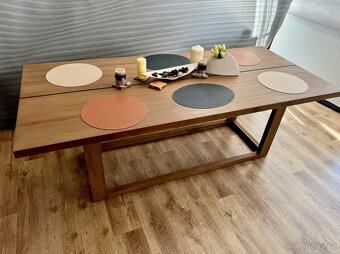 Masivní jídelní stůl KAVE HOME Sashi teak, PC 34500KČ - 4