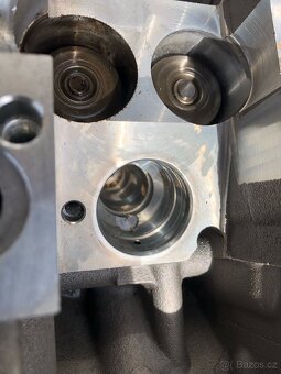 Hlava motoru 1.9tdi/2.0tdi 038103373R - 4