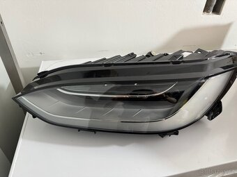 Vylepšené světlomety Tesly Model X 2020 - 4