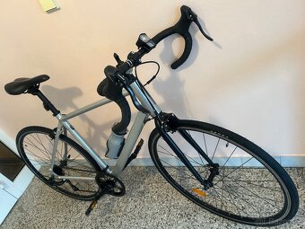 🚴♂️ Silniční kolo Triban R100 – výborný stav, doklady, mál - 4